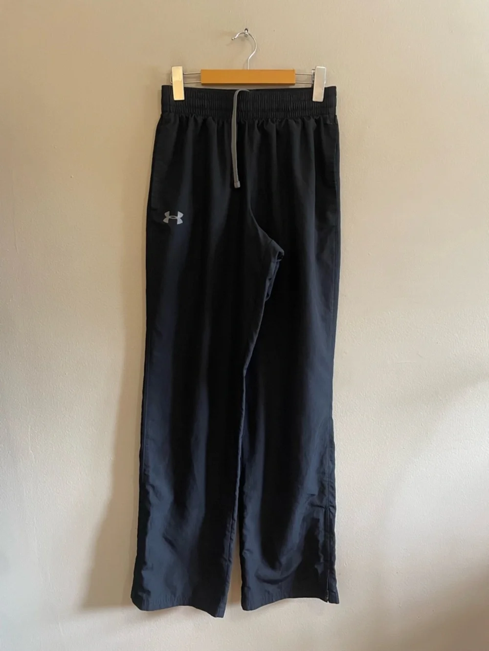 Under Armour Black Lightweight Track Pants – Size Small GUC *Flaw - Picture 2 of 16